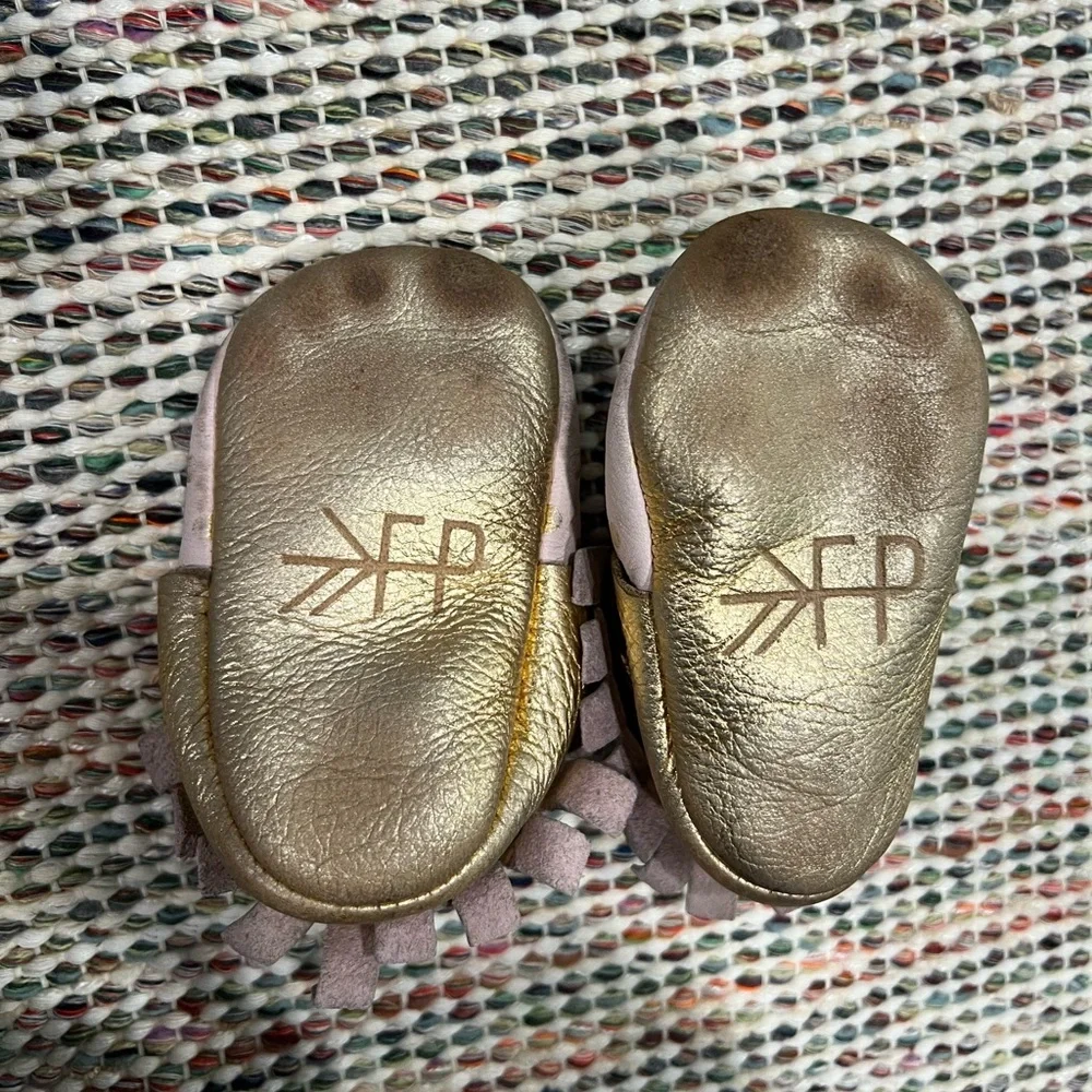 Freshly Picked Pink Gold Polkadot Fringe Leather‎ Baby Moccasins Sz Infant 2